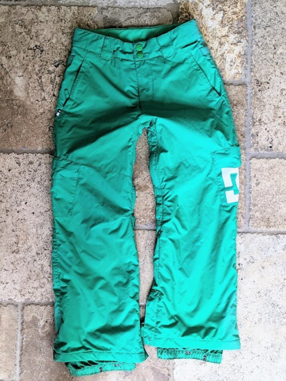 GENUINE DC SHOE COMPANY SNOW BOARDING SKI PANTS SIZE MEDIUM